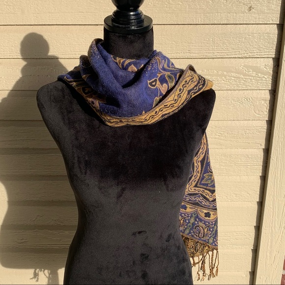 Wool Scarf - Picture 3 of 3